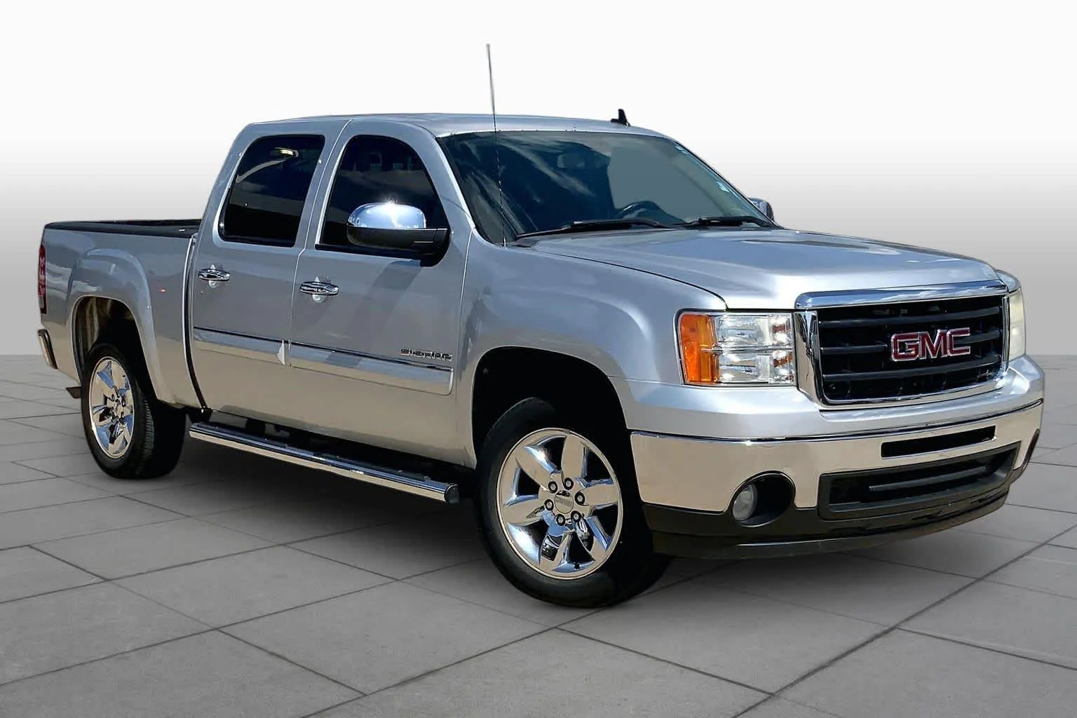 Used 2012 Quicksilver Metallic GMC SLE image 2