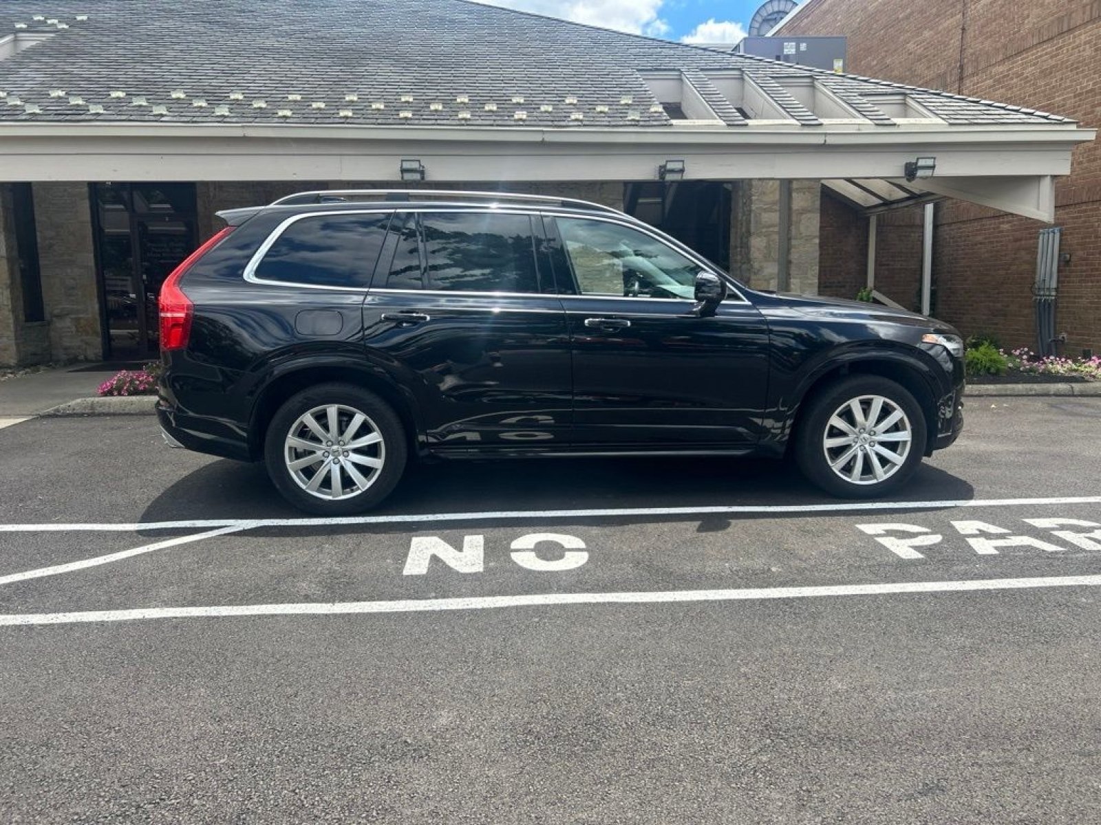 Used 2016 Onyx Black Metallic Volvo T6 Momentum image 15