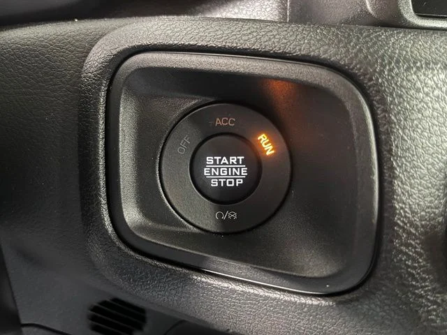 Used 2026 White/off-white Jeep Sport S image 25