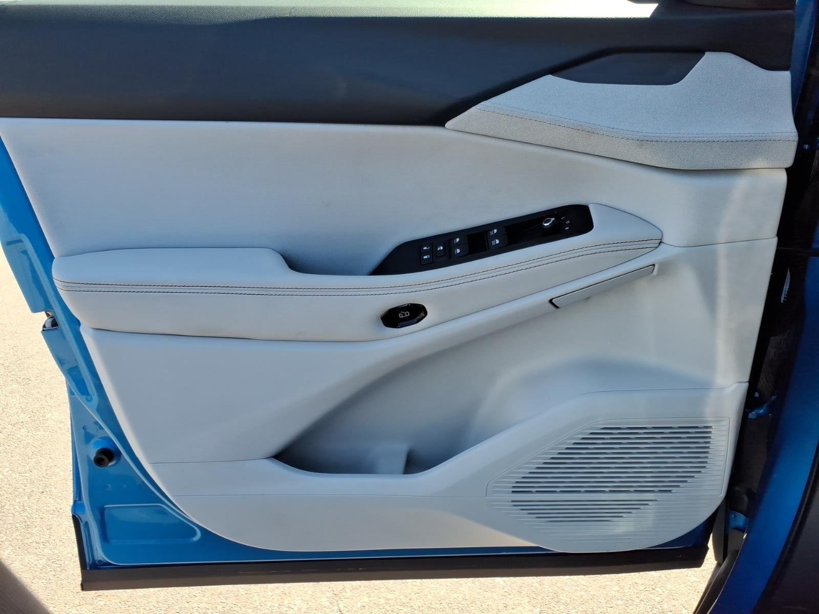 New 2026 Hydro Blue Pearl-Coat Exterior Paint Jeep  image 27