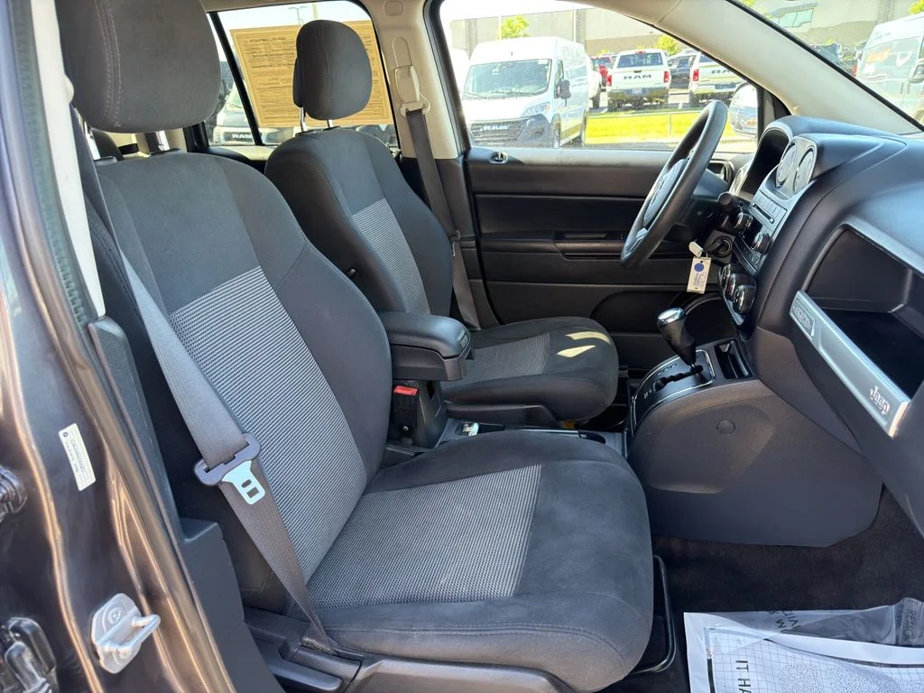 Used 2016 Gray Jeep Sport image 25