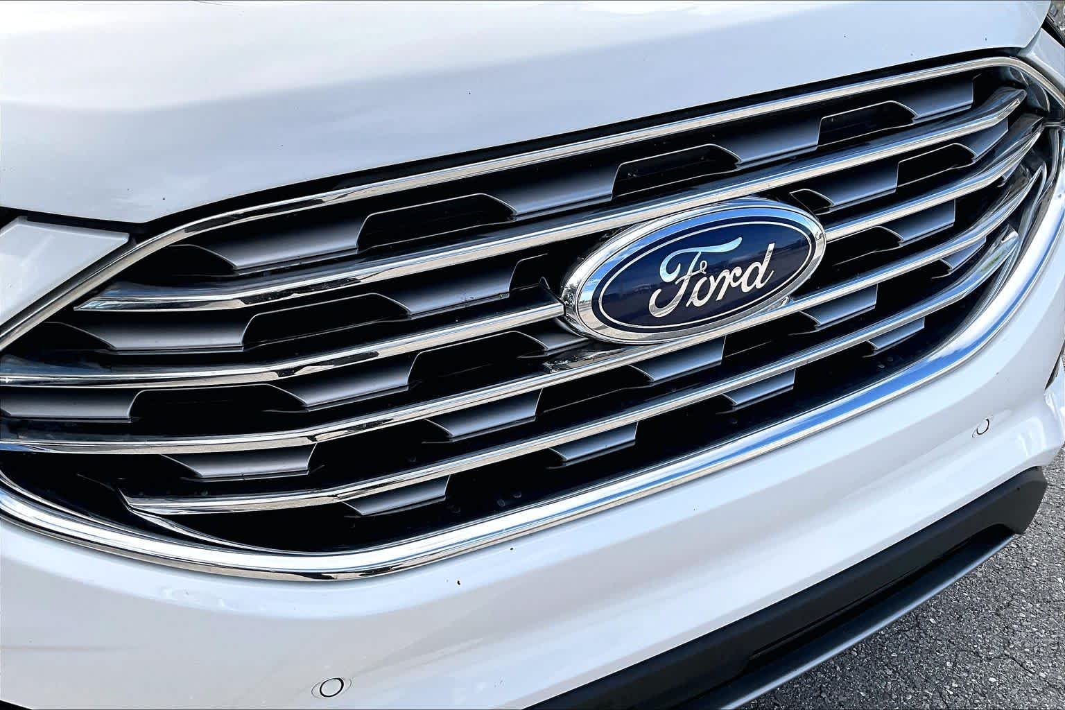 Used 2020 Star White Metallic Tri-Coat Ford Titanium image 30