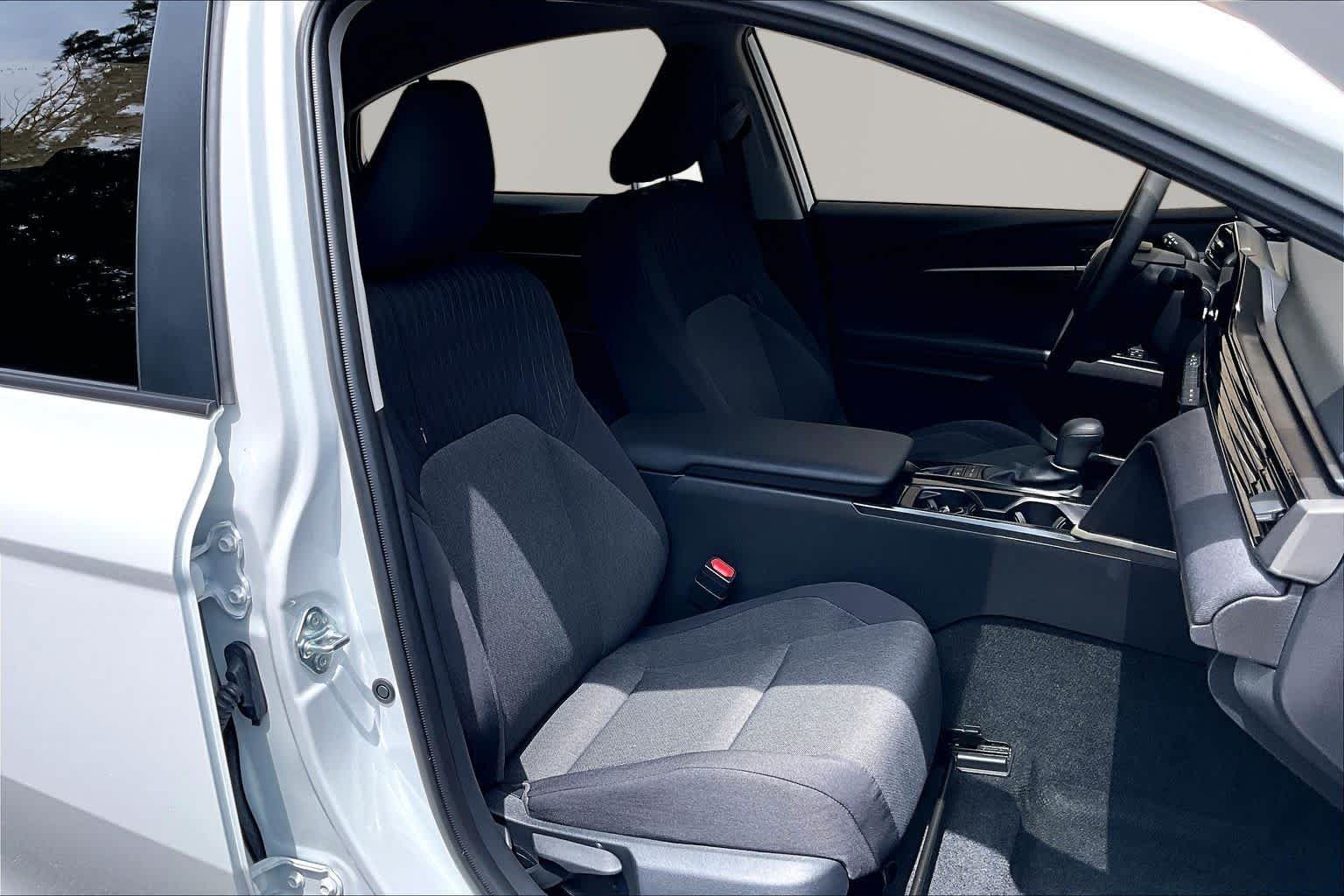 Used 2025 Ice Cap Toyota LE image 9