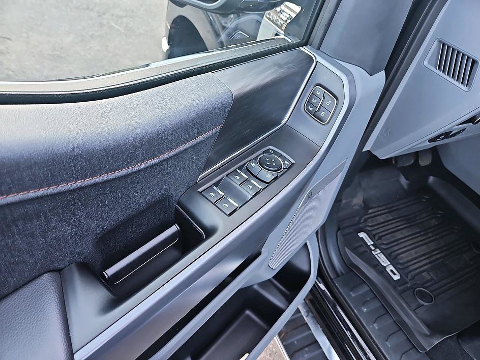 Used 2025 Black Metallic Ford LARIAT image 10