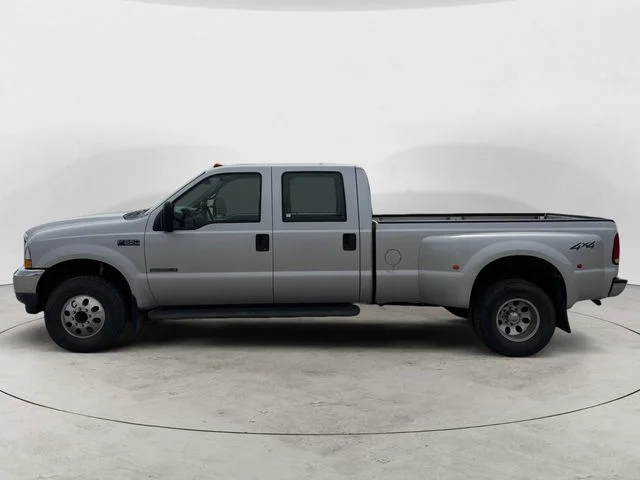 Used 2002 Silver Clearcoat Metallic Ford XL image 2