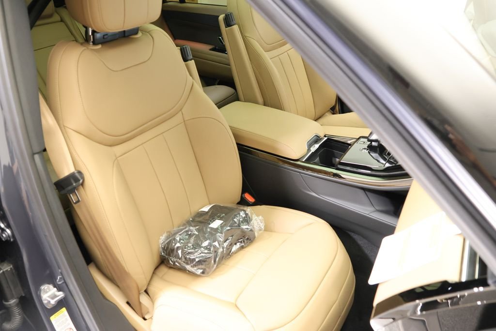 New 2026 Santorini Black LAND ROVER SE image 40