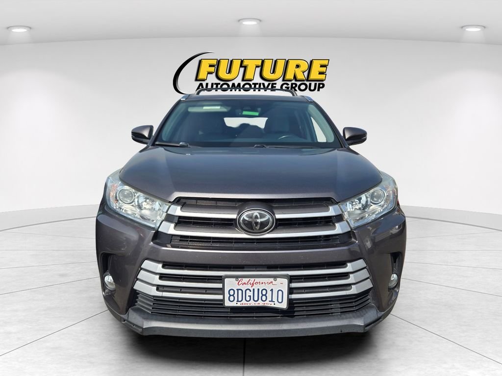Used 2018 Gray Toyota XLE image 2