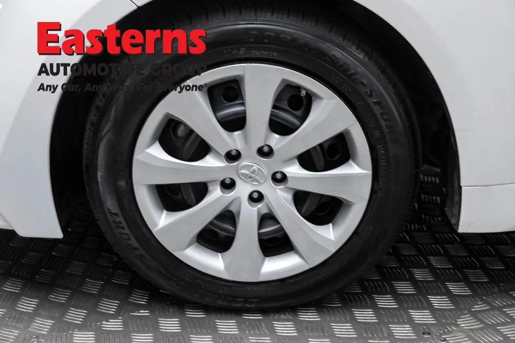 Used 2021 White Toyota LE image 28