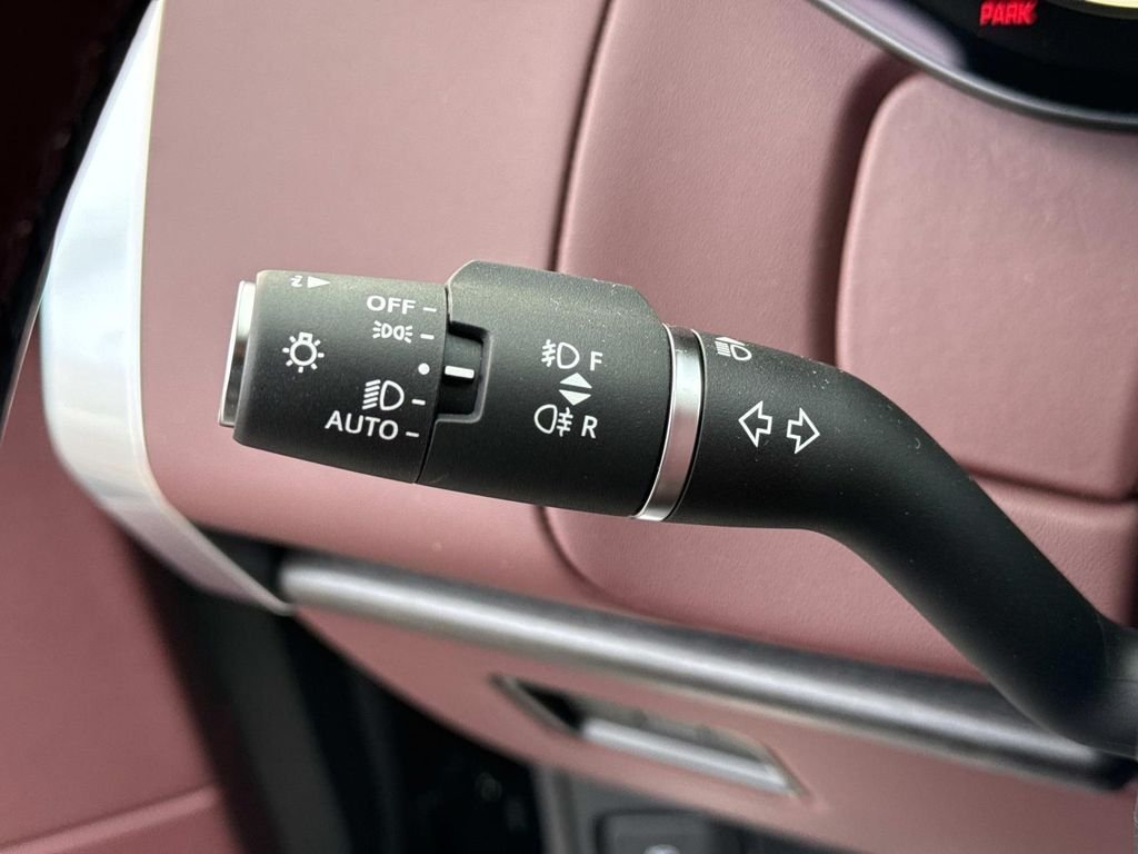 2026 Land Rover Range Rover SE - Photo 8