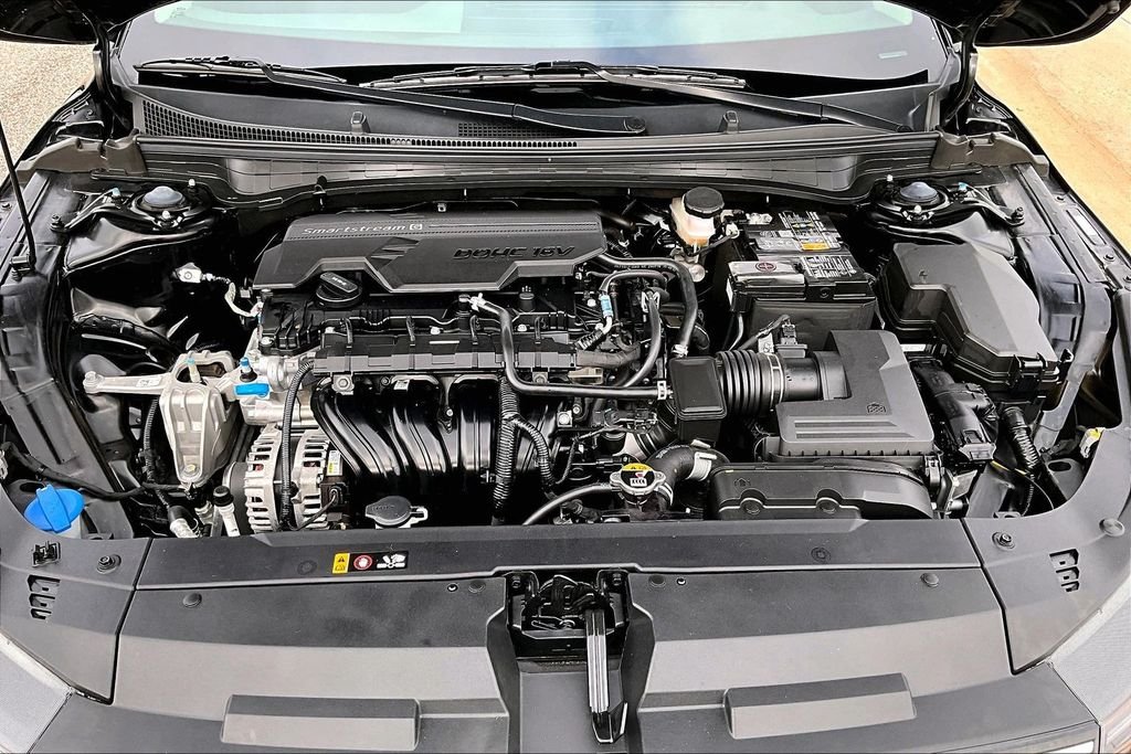 Used 2025 Black Kia LX image 9