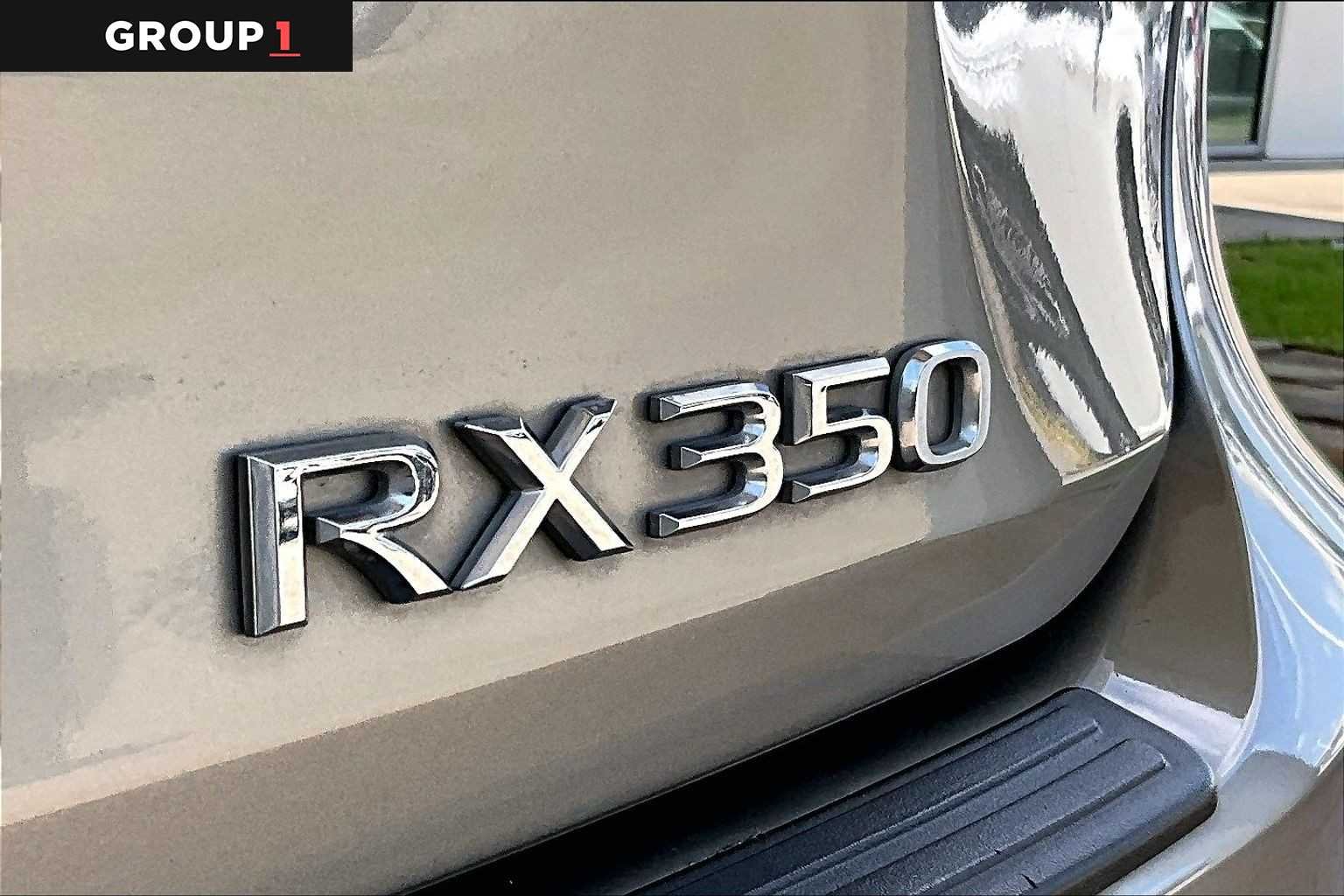 Used 2021 Atomic Silver Lexus  image 28