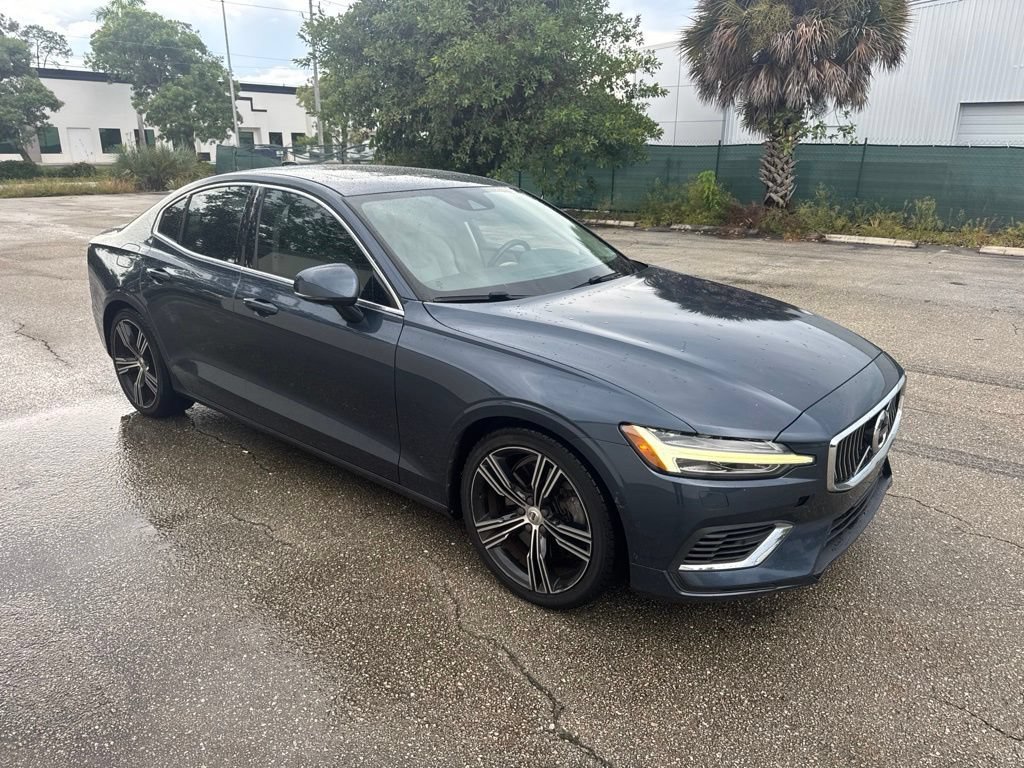 Used 2019 Blue Volvo Inscription image 3