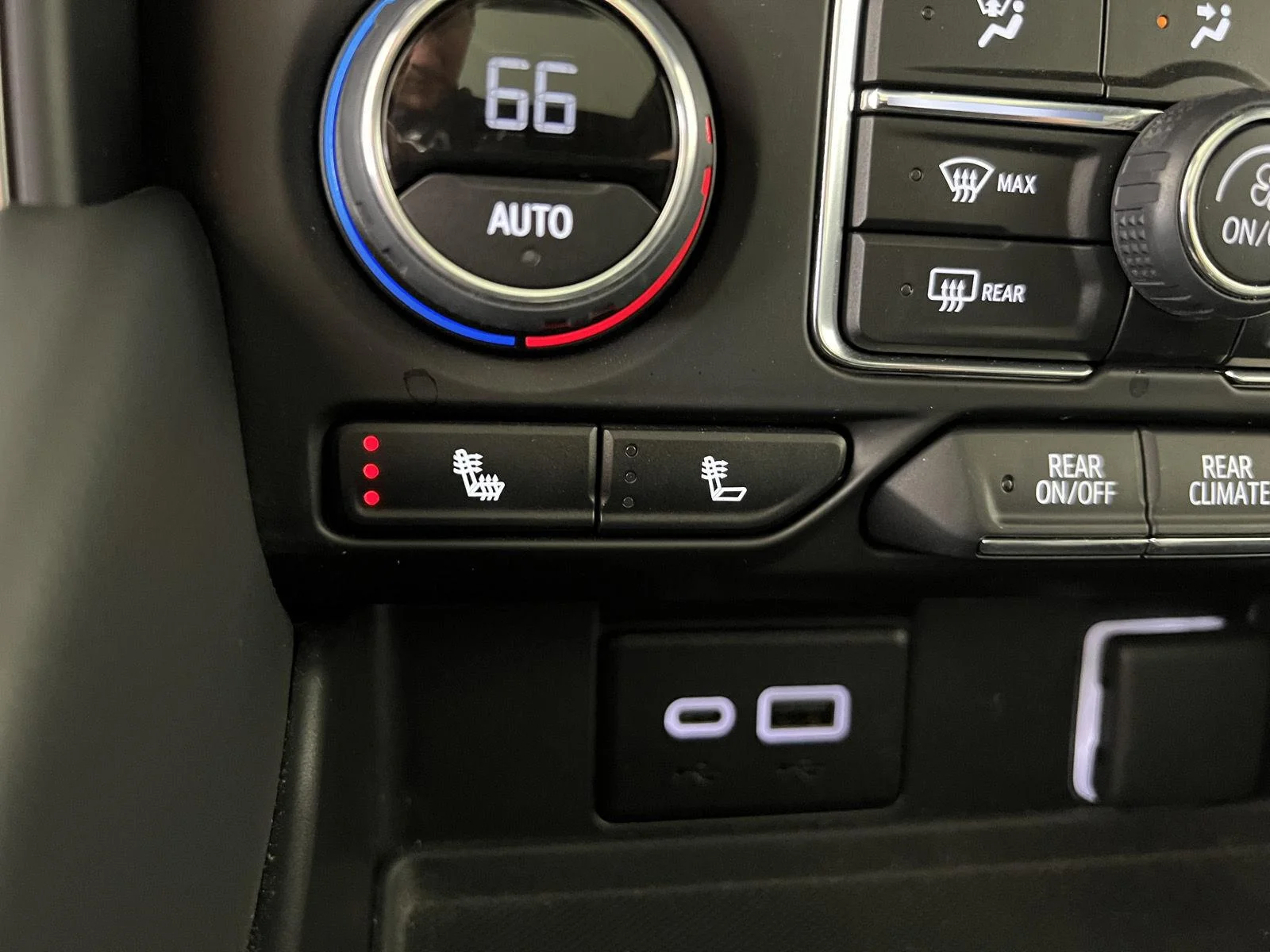 Used 2024 Summit White Chevrolet Z71 image 19