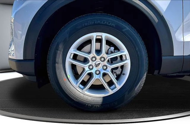 New 2026 Space White Metallic Ford Active image 13