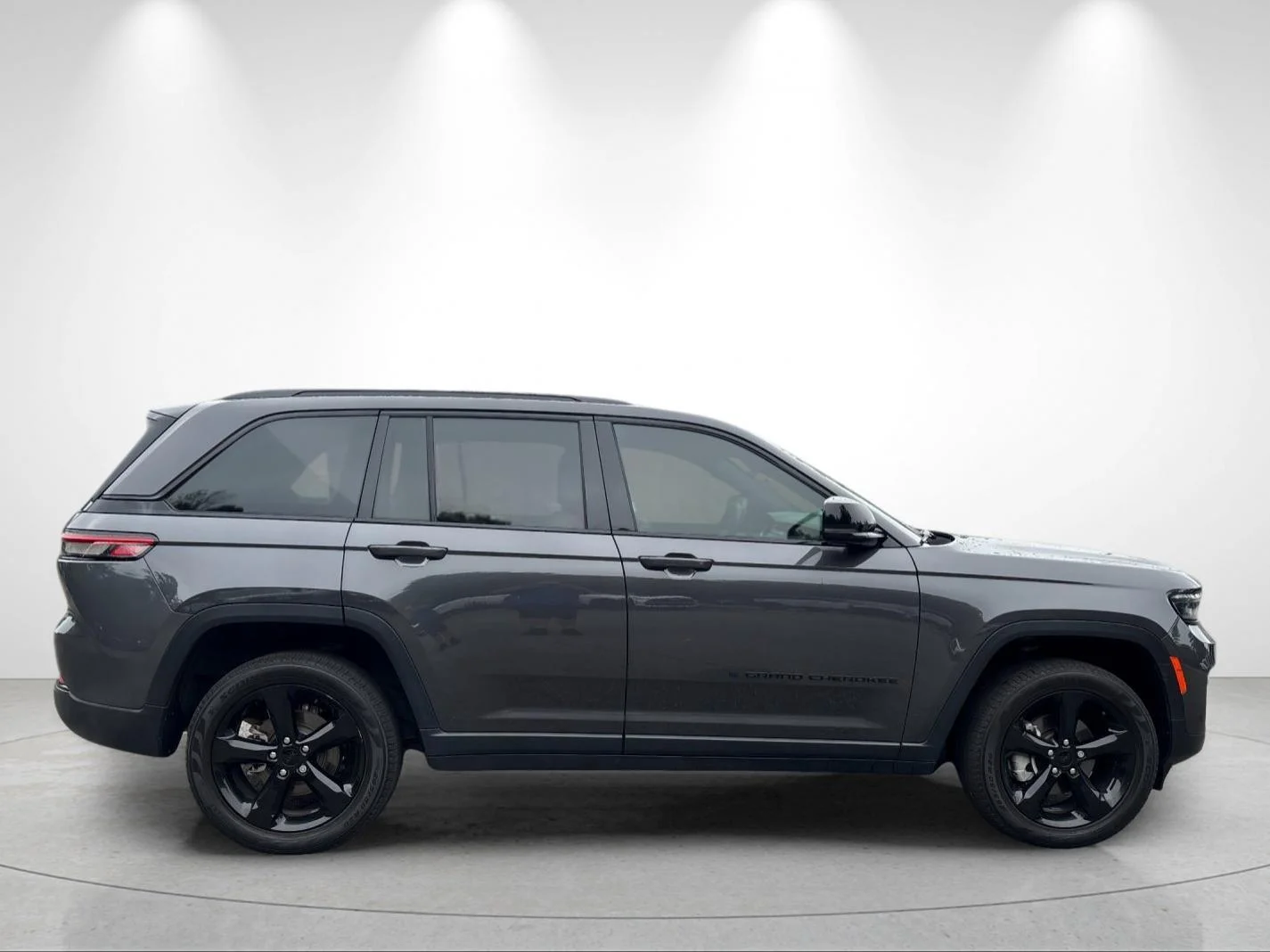 Used 2024 Baltic Gray Metallic Clearcoat Jeep Limited image 6