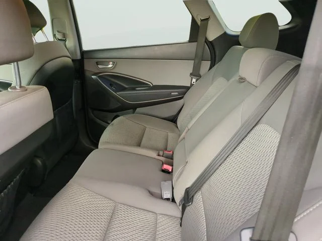 Used 2018 Silver Hyundai SE image 15