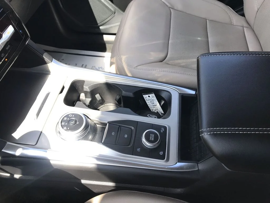 Used 2023 White Ford Limited image 21