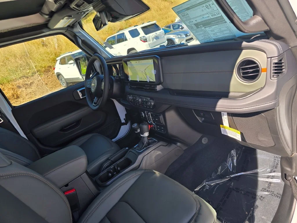 New 2026 White/off-white Jeep Mojave X image 26