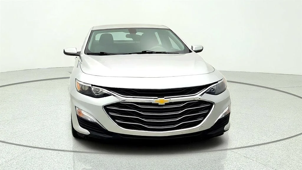 Used 2022 Silver Ice Metallic Chevrolet 4dr Sedan FL w/ Driver Confidence Pkg image 2