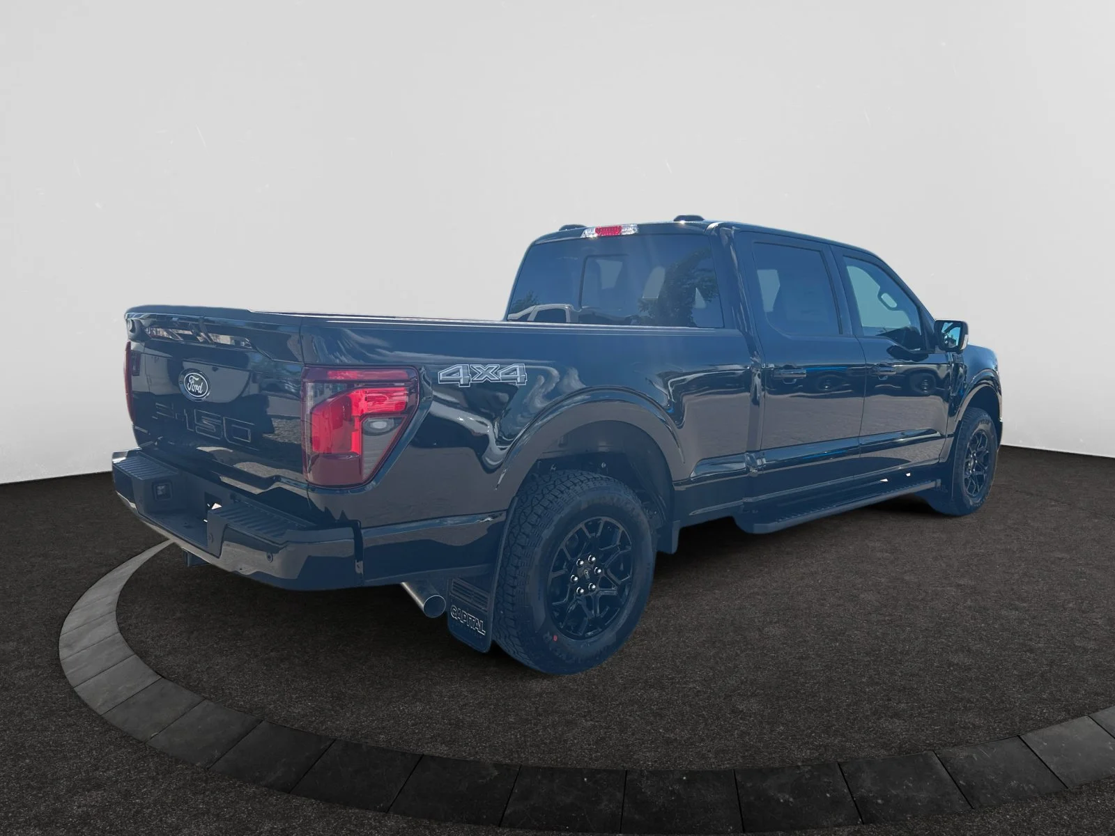 New 2026 Agate Black Metallic Ford XLT image 5
