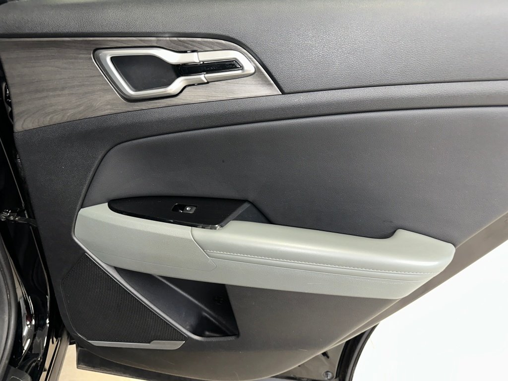 Used 2023 Black Kia X-Line image 27