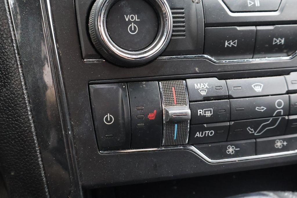 Used 2018 Shadow Black Ford XLT image 25