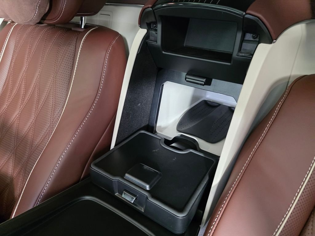 Certified Used 2025 Black Mercedes-Benz Maybach GLS 600 image 17