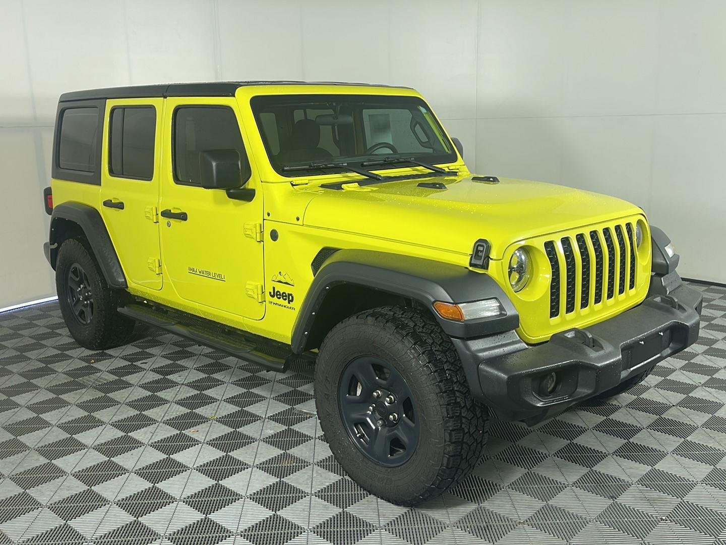 Used 2024 High Velocity Clearcoat Jeep Sport image 5