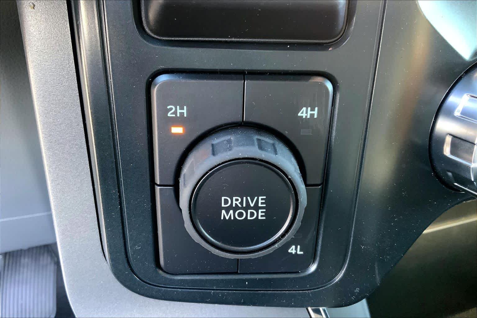 New 2026 Marsh Gray Ford XLT image 16