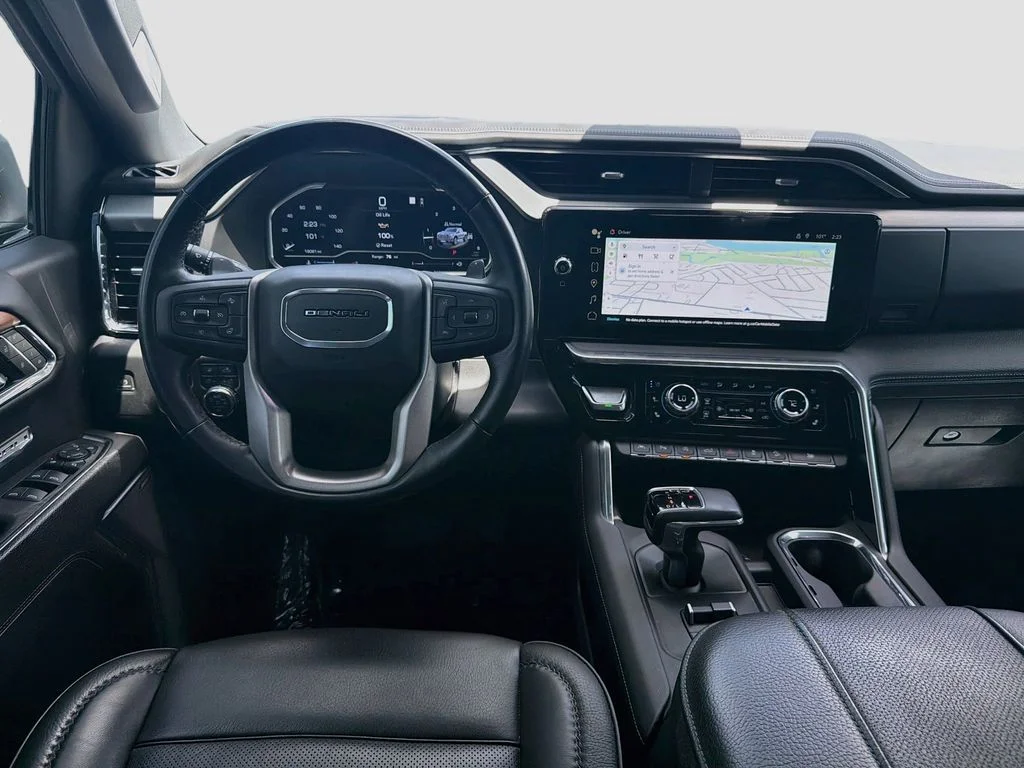 Used 2023 White GMC Denali image 24