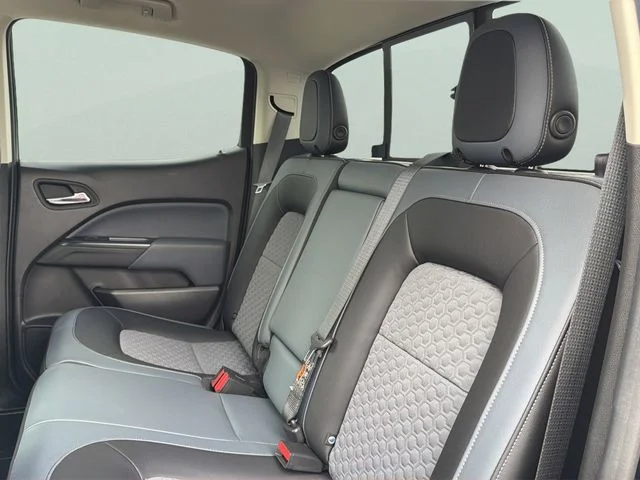 Used 2018 Black Chevrolet Z71 image 16