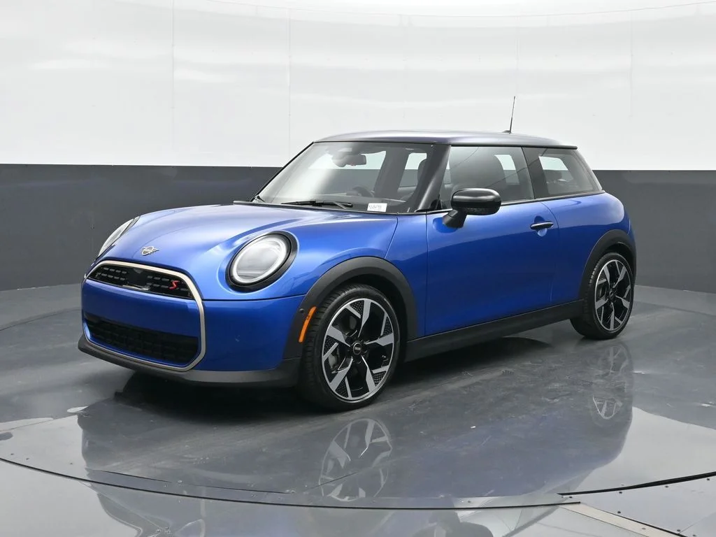 2025 MINI Hardtop Cooper S Signature's photo