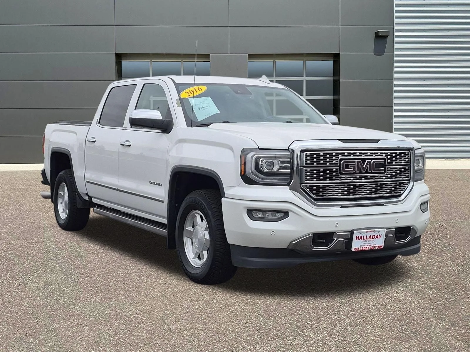 Used 2016 White Frost Tricoat GMC Denali image 3