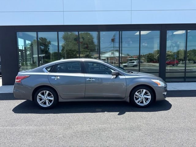 Used 2015 Nissan Altima SV with VIN 1N4AL3AP9FC445682 for sale in East Providence, RI