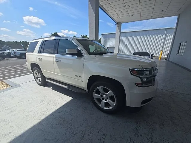 Used 2015 WHITE DIAMOND TRICOAT Chevrolet LT image 9