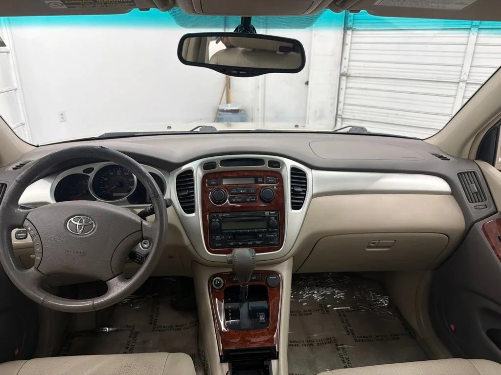Used 2006 Gold Toyota Limited image 26