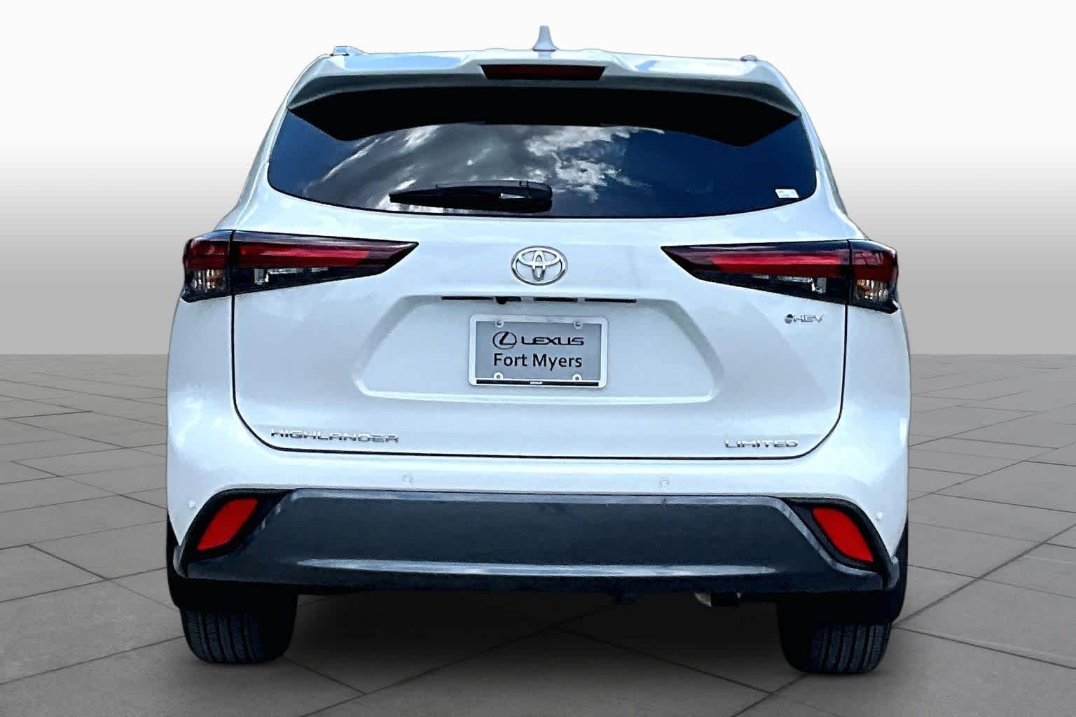 Used 2025 Wind Chill Pearl Toyota Hybrid Limited image 5