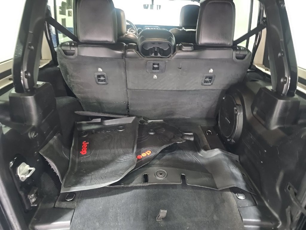 Used 2020 Black Jeep Unlimited Sahara image 7