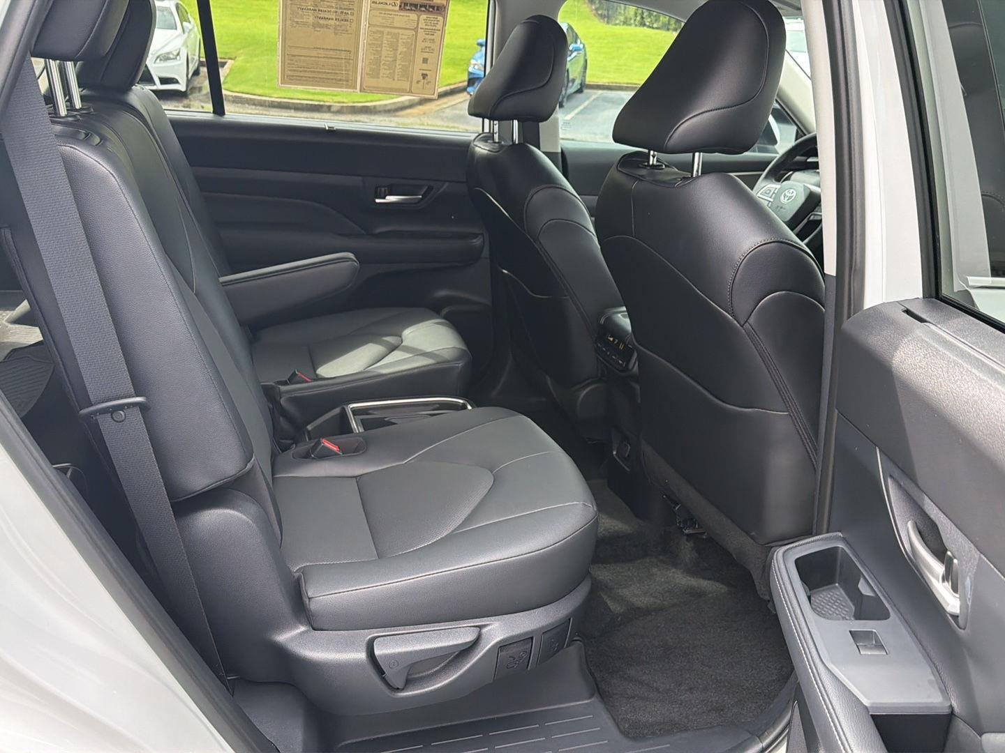 Used 2025 Wind Chill Pearl Toyota XLE image 12