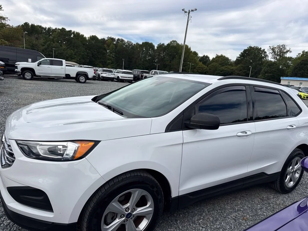 Used 2020 White Ford SE image 2
