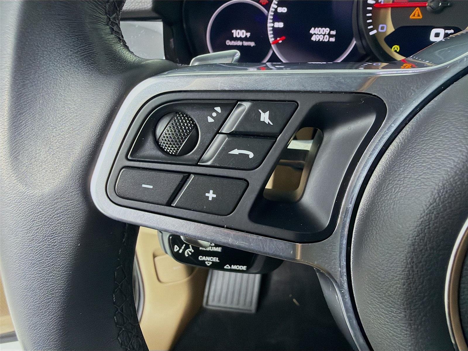 Used 2023  Porsche  image 12