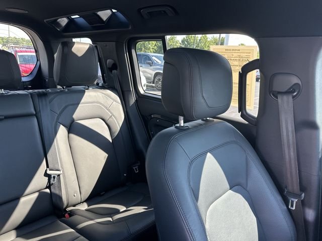 Used 2023 Gray Land Rover V8 image 14