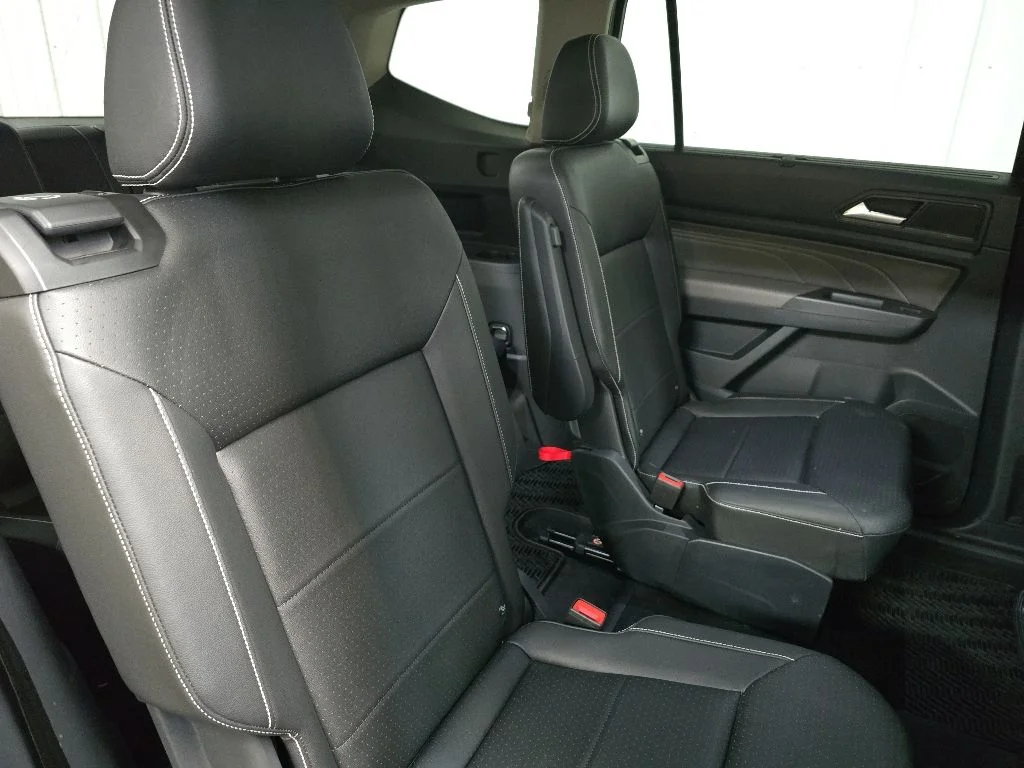 Used 2023 Black Volkswagen 3.6L V6 SE w/Technology image 16