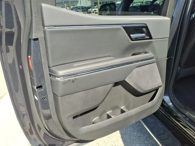 Used 2025 Deep Ocean Metallic GMC Extended Range Denali image 13
