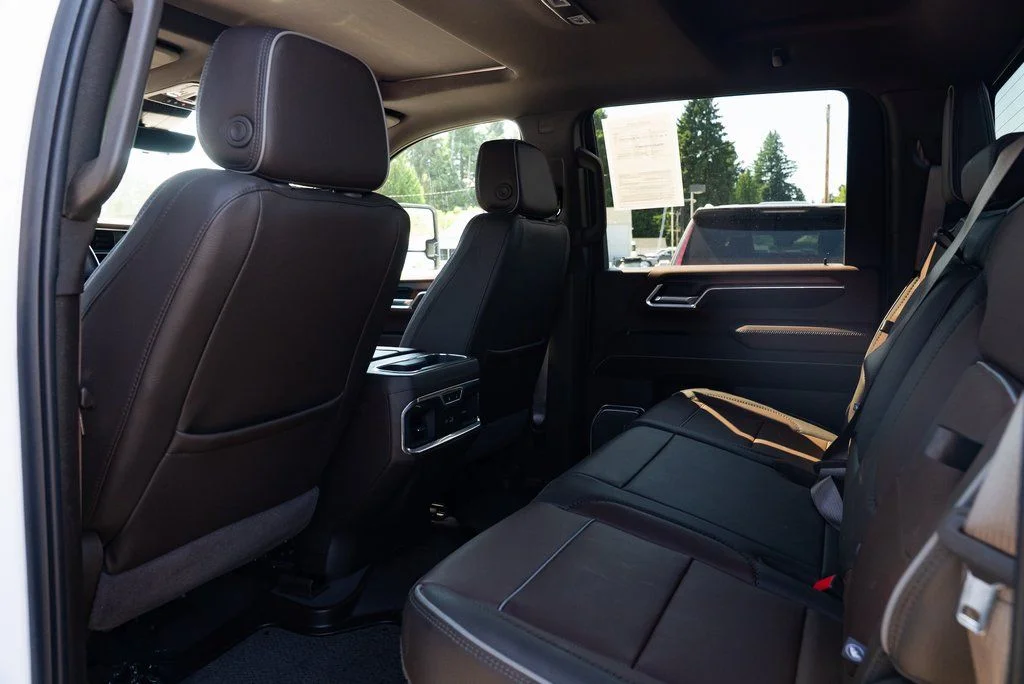 Used 2025 White GMC Denali image 21