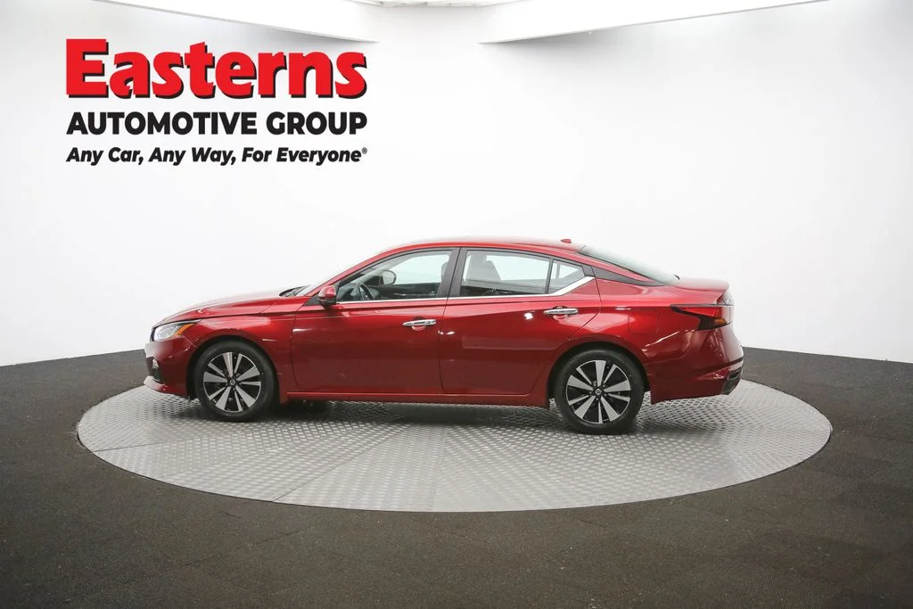 Used 2021 Red Nissan 2.5 SV image 60