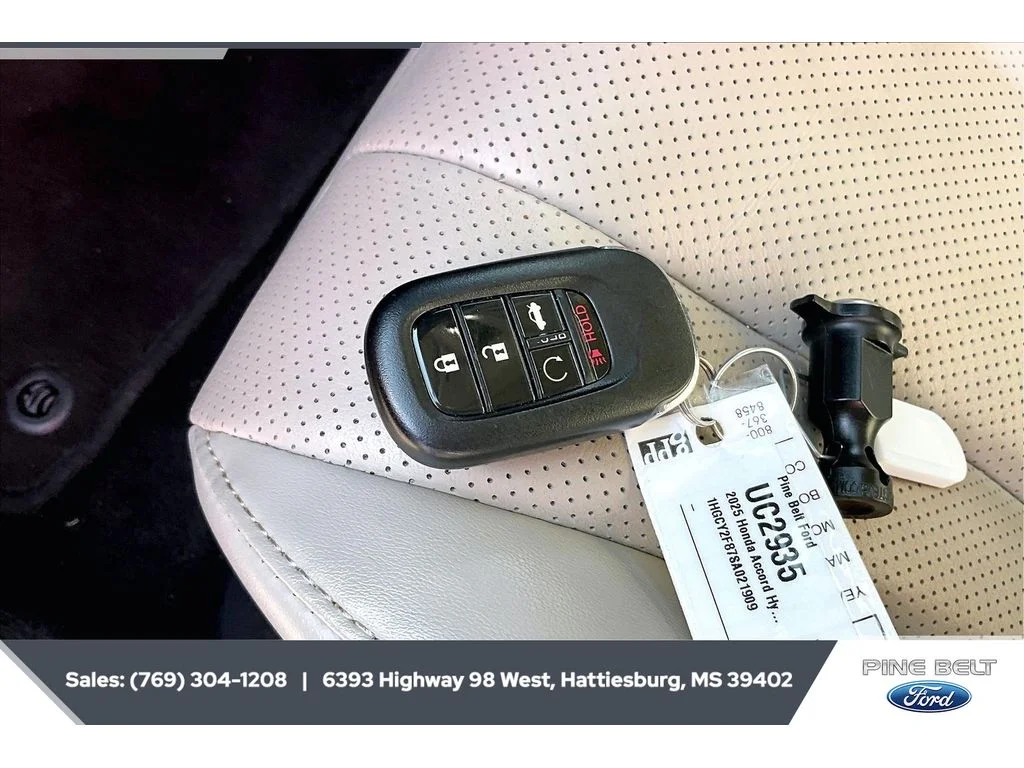 Used 2025 Red Honda Touring image 9