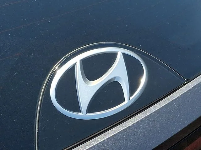 Used 2023 Gray Hyundai SEL image 31