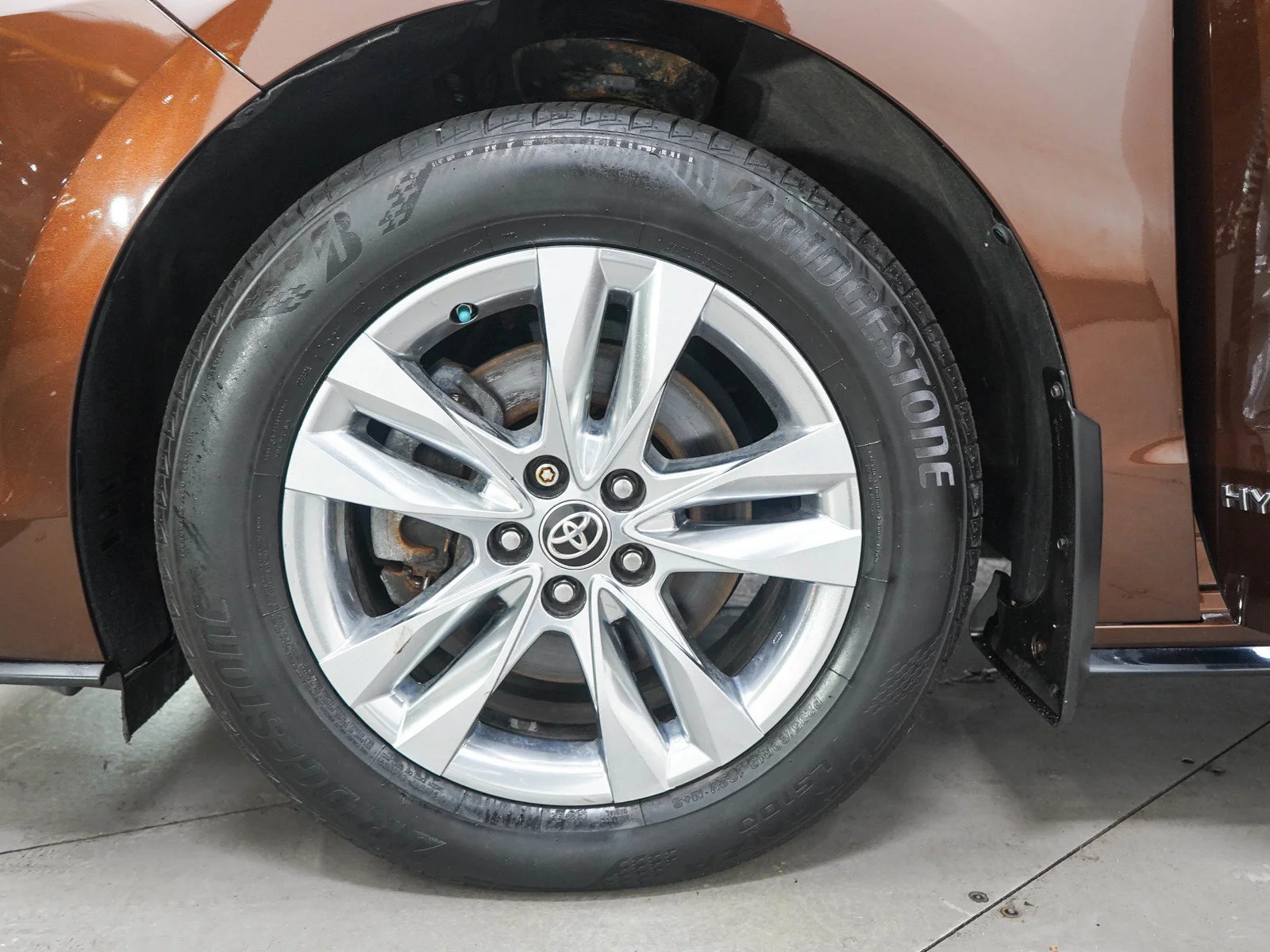 Used 2021  Toyota LE image 33