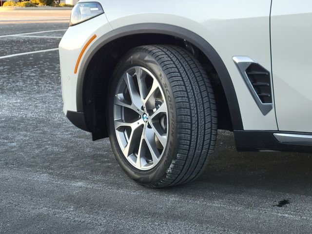 Used 2026 White BMW xDrive40i image 35